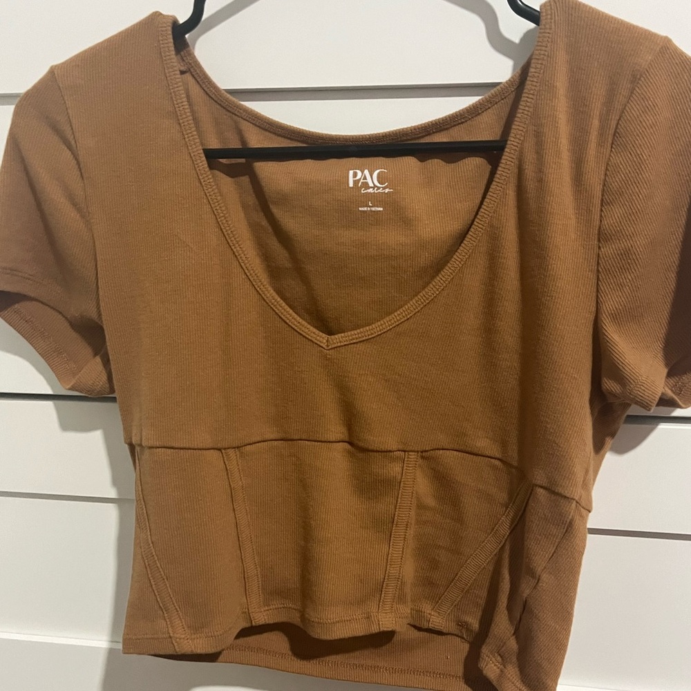 crop top v neck